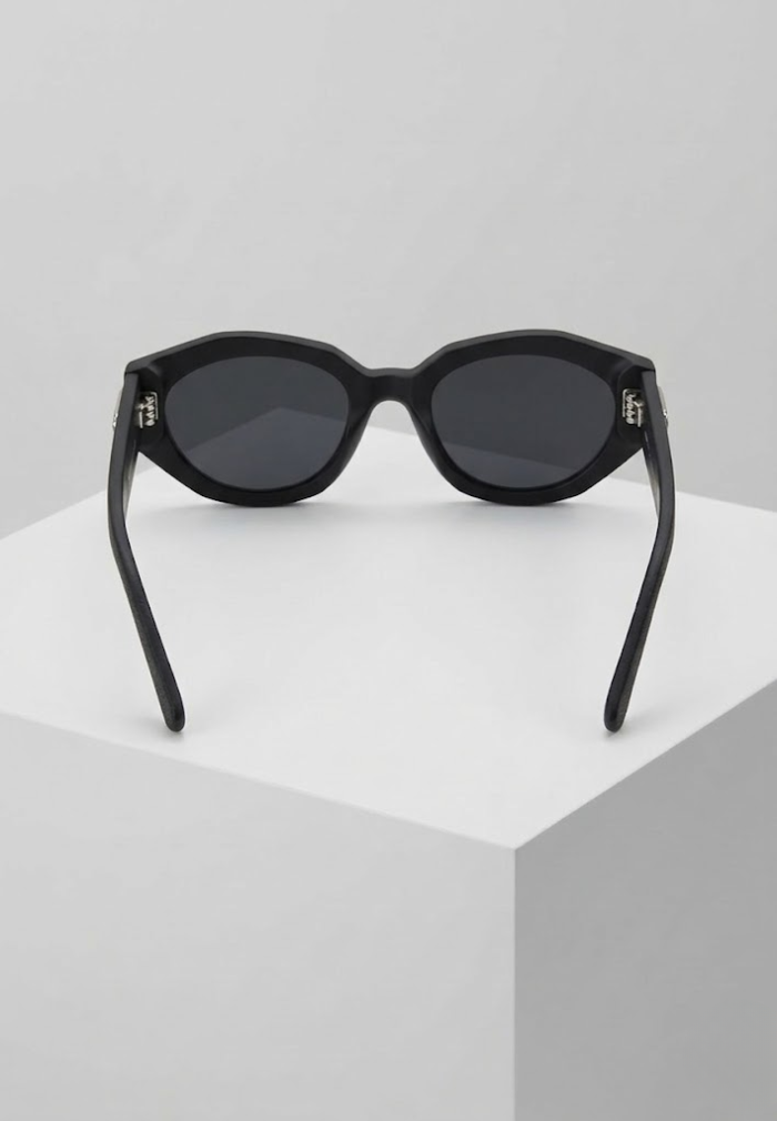 Noir Oval Sunglasses – Black Frame / Smoke Lens